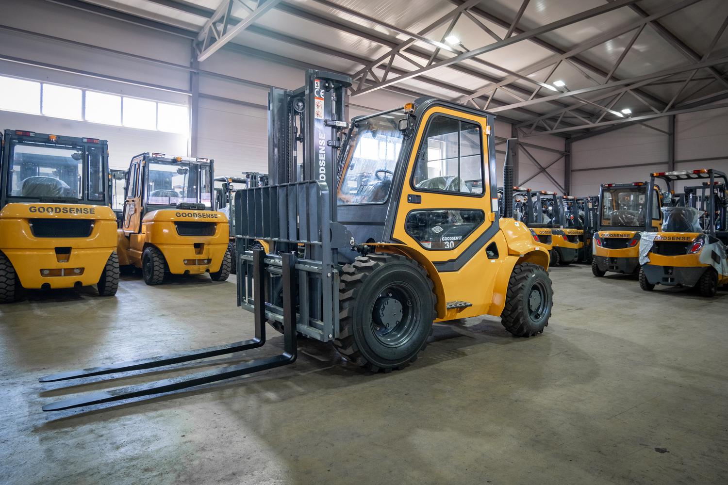 Дизельный погрузчик Goodsense  Внедорожный погрузчик GOODSENSE FD30G-X3 3000М 3000Т 4WD XINCHAI АРТ 10200001