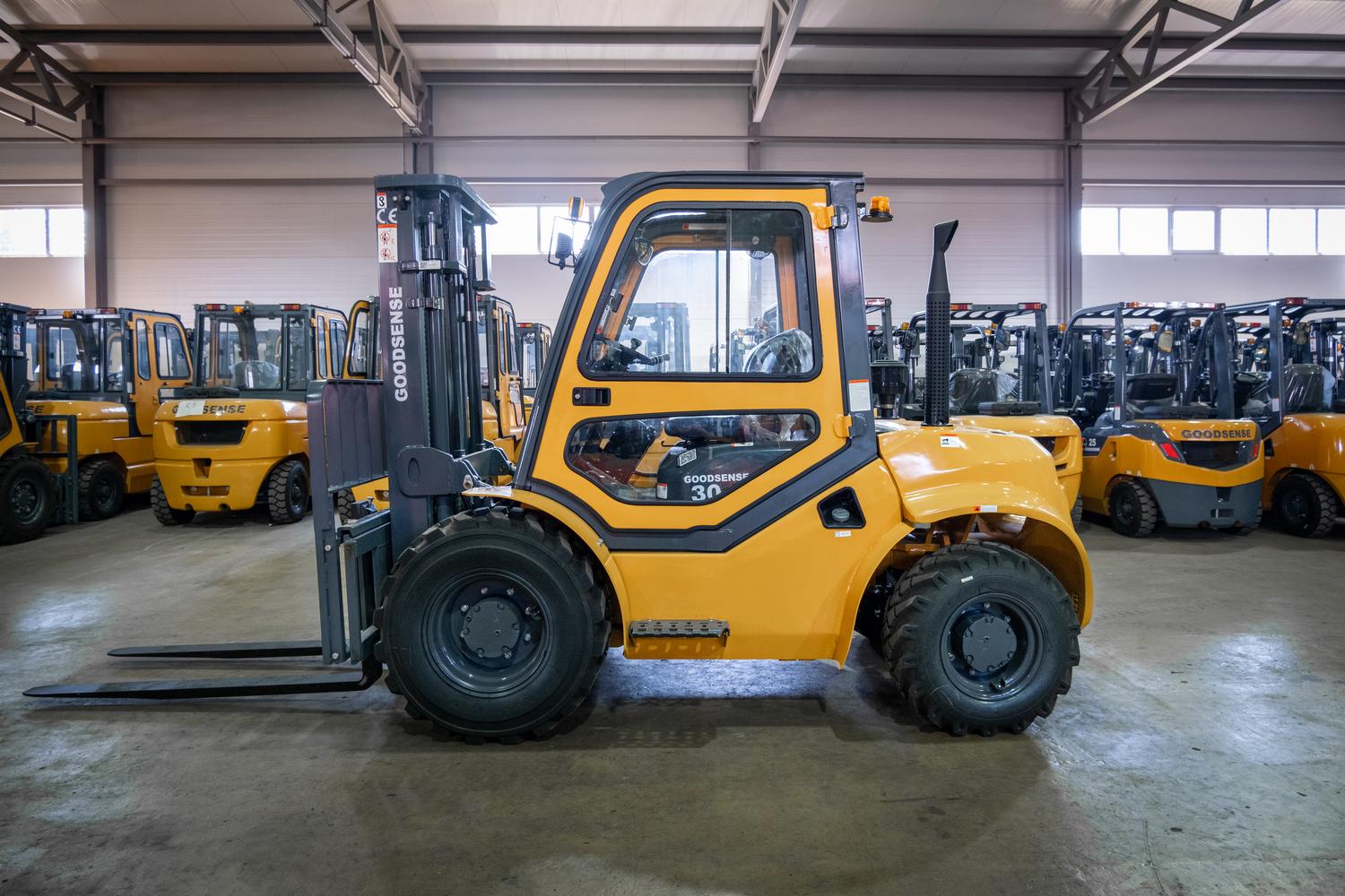 Дизельный погрузчик Goodsense  Внедорожный погрузчик GOODSENSE FD30G-X3 3000М 3000Т 4WD XINCHAI АРТ 10200001